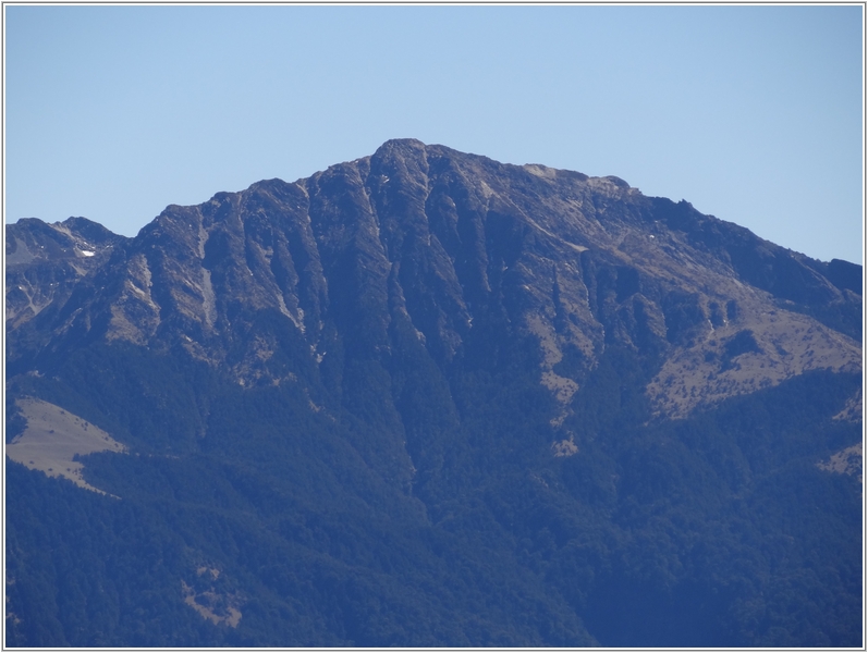 2012-03-05 11-34-15雪山東峰看南湖大山.JPG